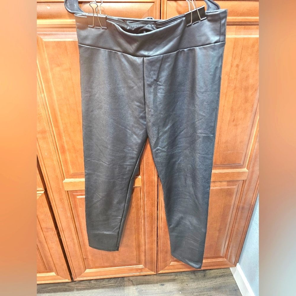 Boutique White Birch Black Faux Leather Leggings #112